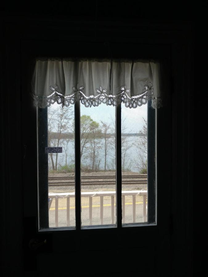 The Burlington Hotel & Bar - Alma Wi 外观 照片